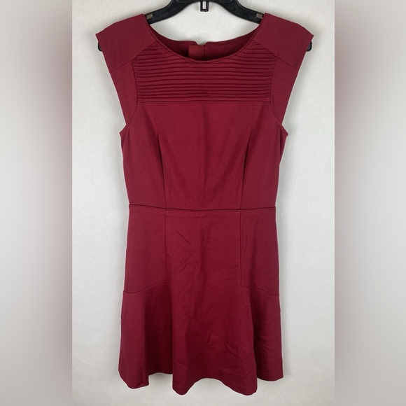 NWOT BANANA REPUBLIC Elegant Cap Sleeve Dress w/Front Details and A Line Fit - Picture 12 of 15